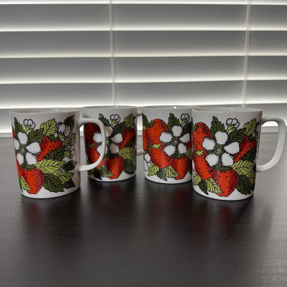 Vintage Fitz & Floyd set of 4 Strawberry‎ Mugs White Floral Green Kitschy MCM